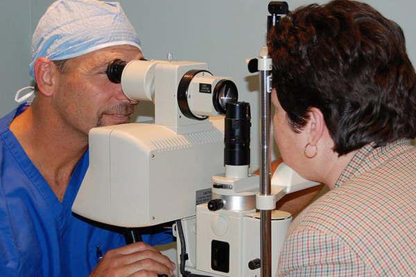 Realizaraacuten estudios gratis para detectar la retinopatiacutea diabeacutetica