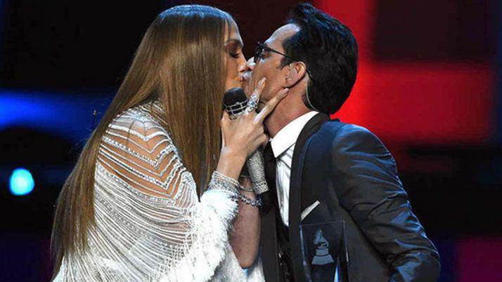 Grammy- Jennifer Loacutepez y Marc Anthony cantaron un claacutesico del duacuteo Pimpinela