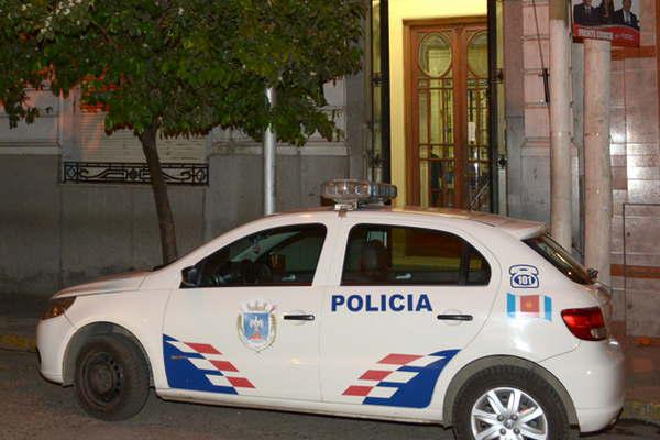 Sufrioacute un robo en la parada de colectivos