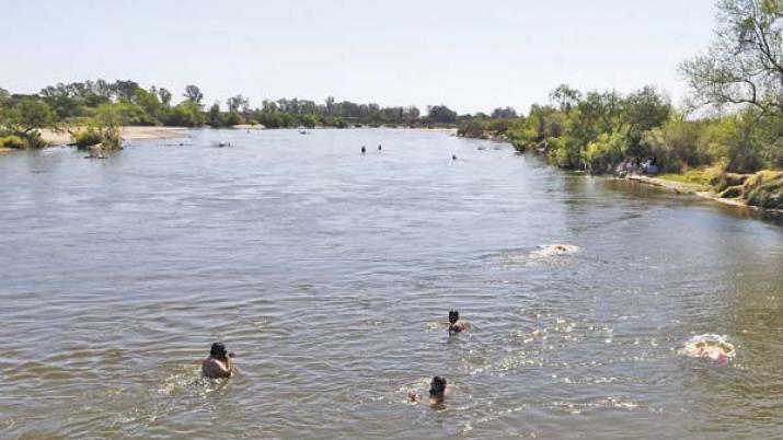 Desesperada buacutesqueda de un pescador en el Riacuteo Dulce