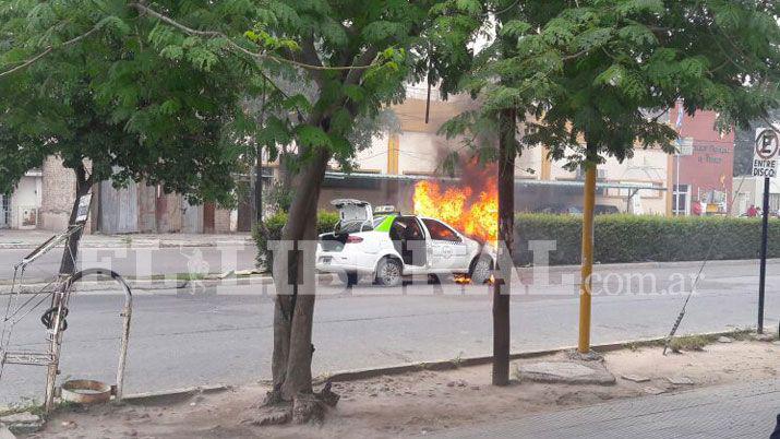 Se incendioacute un remis en avenida Belgrano y causoacute temor