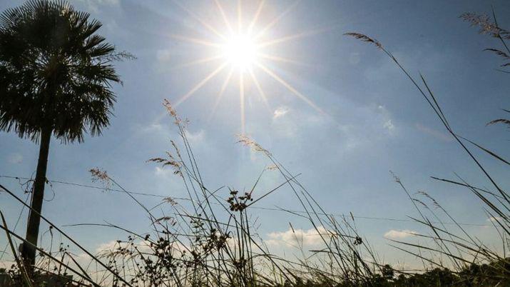 Santiago viviraacute un feriado caluroso y huacutemedo