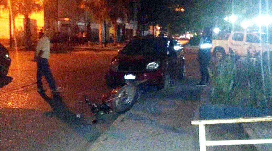 Joven mujer murioacute en accidente al chocar una moto y un auto