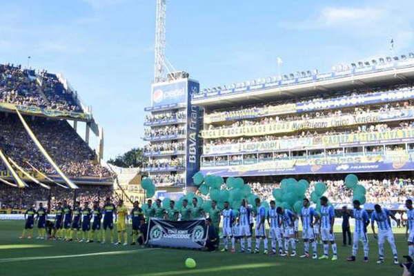 La Bombonera le rindioacute homenaje al Chapecoense