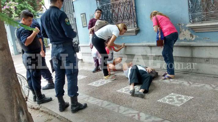 Tropezoacute se golpeoacute la cabeza con la pared y terminoacute en el hospital