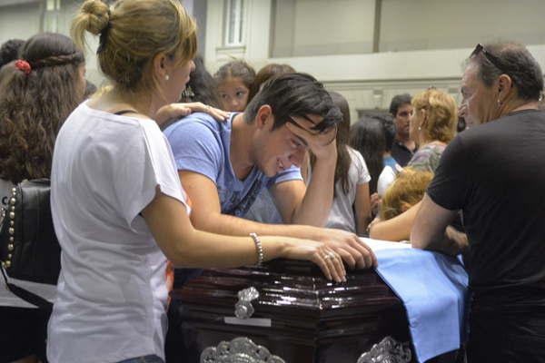 Recordaraacuten a las viacutectimas en el lugar del accidente