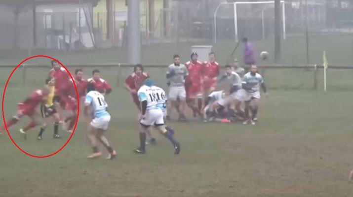 El tremendo tackle a una aacuterbitro en un partido de rugby