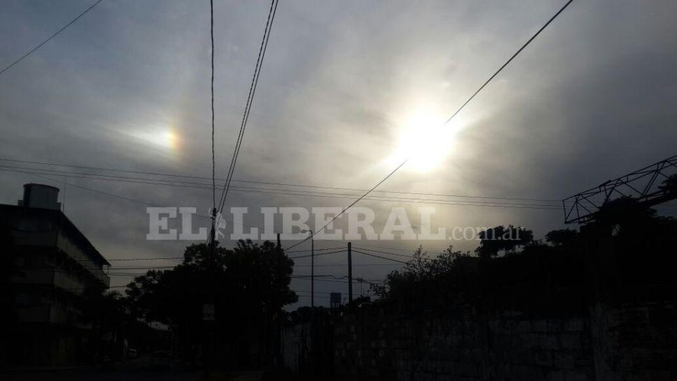 Imaacutegenes curiosas del cielo santiaguentildeo