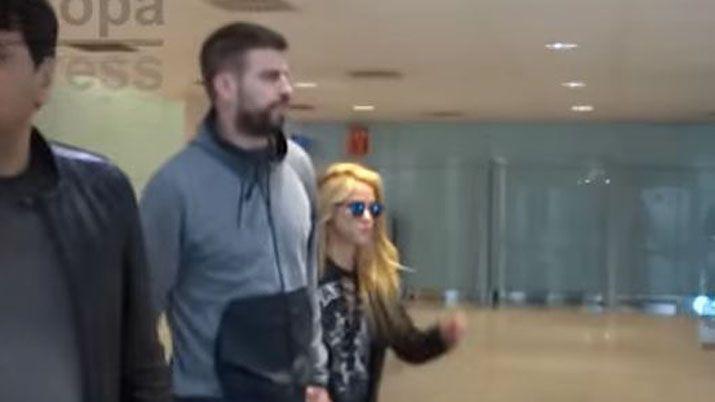 Gerard Piqué agredió a una periodista delante de Shakira y su hijo