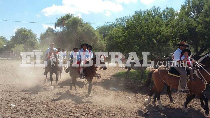 San Esteban reuacutene a cientos de fieles en su fiesta patronal