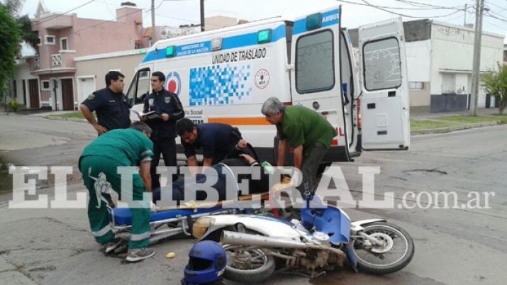 Las Termas- colisión entre auto y moto terminó con heridos