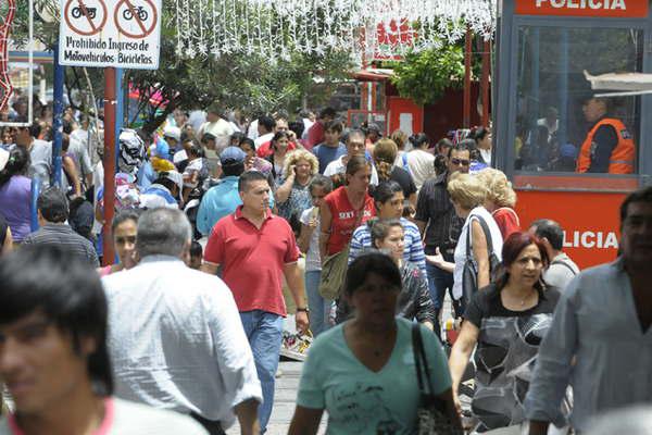 Navidad- desde mantildeana se realizaraacuten cortes optativos de traacutensito en el microcentro