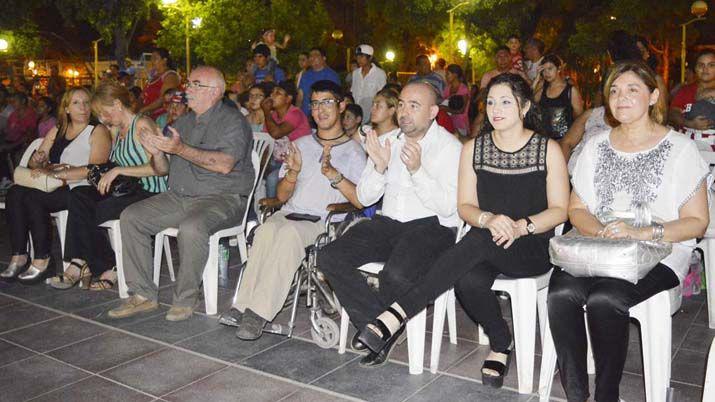 El espiacuteritu navidentildeo invadioacute la Plaza Belgrano con dulces melodiacuteas