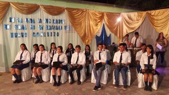 Alumnos de Cantildeada Escobar se egresaron con una gran fiesta