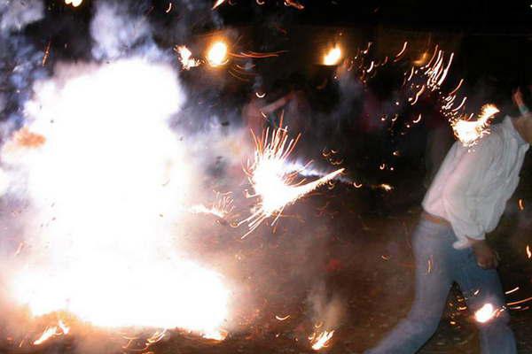 Los Bomberos Voluntarios bandentildeos recordaron los cuidados al manipular pirotecnia