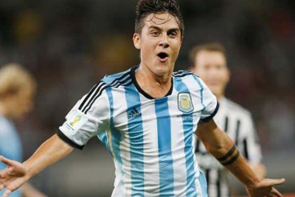 Dybala estaacute loco de amor por Luciana Salazar 