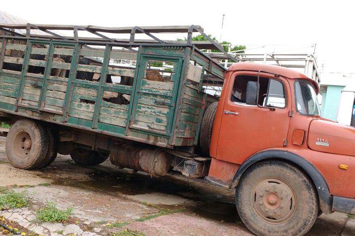 Las autoridades incautaron el transporte