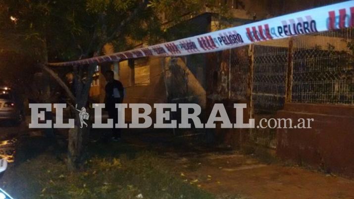 Lo hallaron muerto y colgado de un alambre