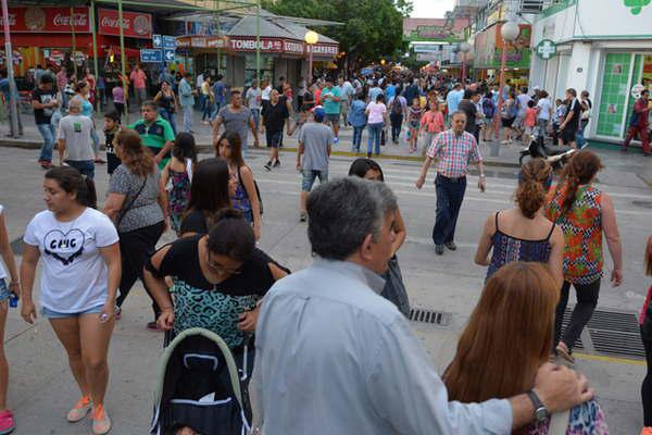 Desde mantildeana habraacute cortes en el traacutensito por el movimiento comercial