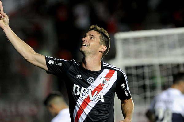 Lucas Alario sigue en River pese al intereacutes de Francia  