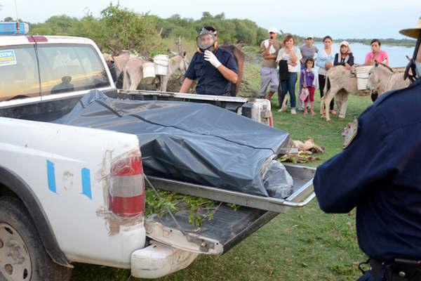 Un joven pescaba con sus amigos cayoacute al riacuteo Dulce y fallecioacute ahogado 