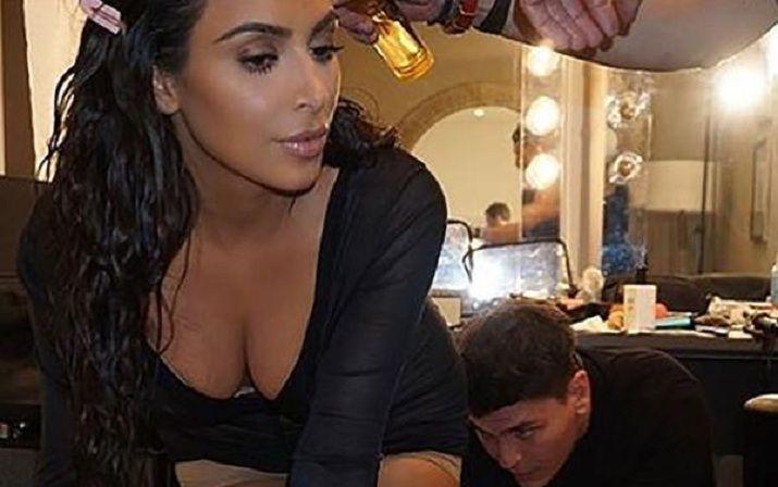 Kim Kardashian y un insoacutelito lugar para maquillar