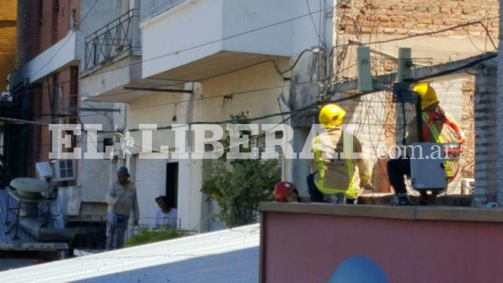 En la terraza del edificio encontraron su celular y las zapatillas