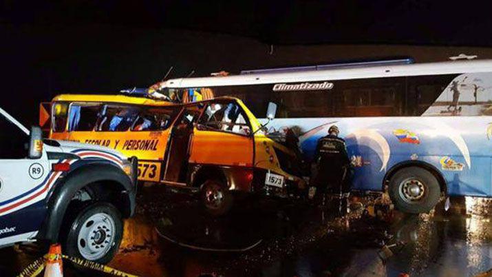 Ecuador- violento accidente deja al menos 19 muertos