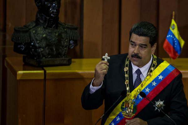 Maduro advirtioacute al Parlamento que haraacute justicia ante tanto desacato
