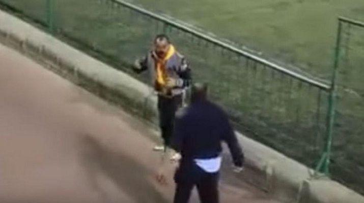 Violenta pelea entre dos padres en un partido de fuacutetbol infantil