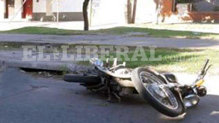 Murioacute el motociclista que habiacutea derrapado en Avenida Coloacuten