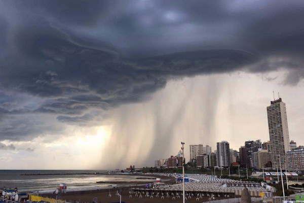 El uacuteltimo diacutea de enero no hubo playa por una fuerte tormenta en La Feliz