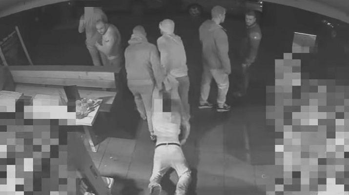 Video- golpean y secuestran a un hombre de un bar sin que nadie lo socorra