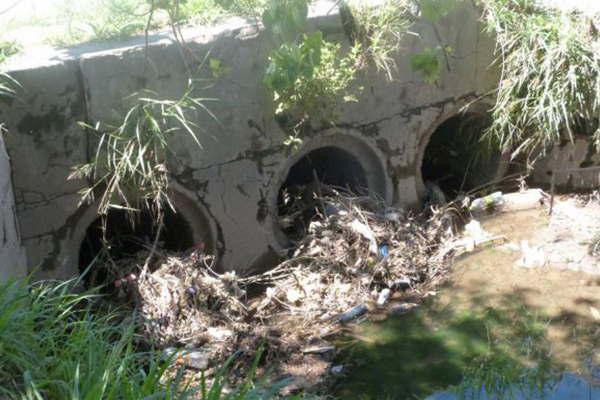 Desaguumles- piden no arrojar basura para su buen funcionamiento 