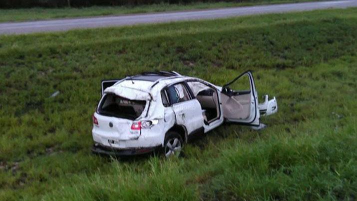 Hombre resultoacute herido tras volcar el automoacutevil en el que viajaba