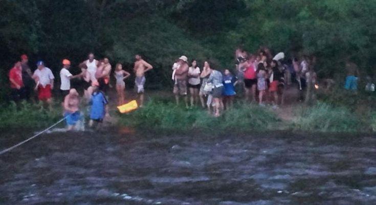 No quisieron dejar el balneario y quedaron varados por la crecida del rigraveo