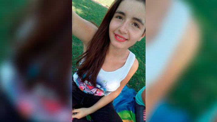 Una chica de 15 antildeos se fue a festejar carnaval y desaparecioacute