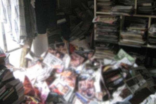 Murioacute aplastado por toneladas de revistas de su biblioteca porno