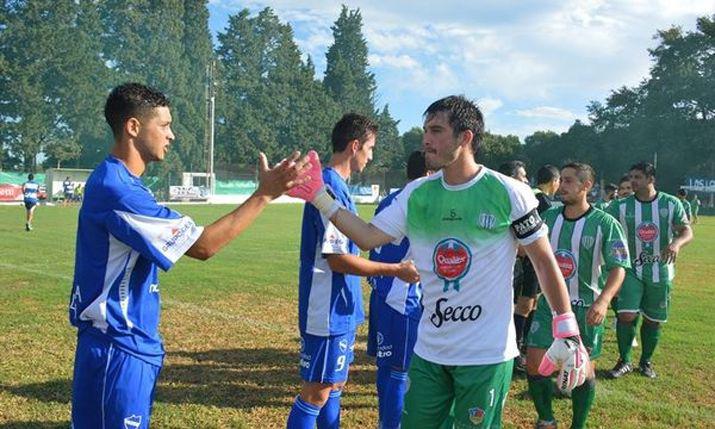 Un arquero fue picado por abejas en pleno partido