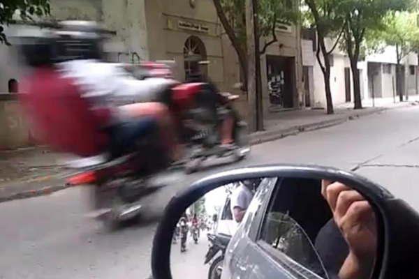 Motoqueros causaron temor en las calles cuando regresaban del sepelio de su amigo