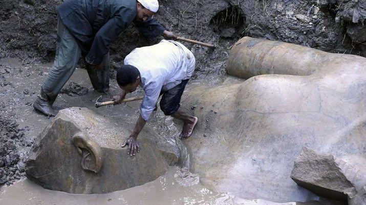 Encuentran en Egipto una estatua gigante del faraoacuten Ramseacutes II