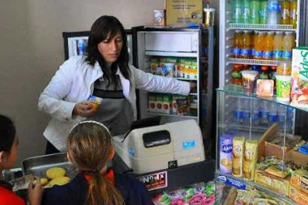 Quioscos saludables- queacute deben consumir  los nintildeos y joacutevenes cuando estaacuten en la escuela