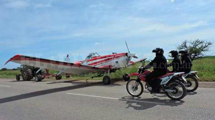 Avioacuten tuvo que aterrizar de emergencias por problemas en su motor