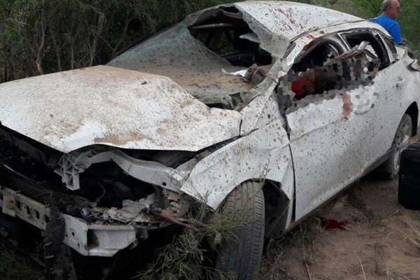 Alto jefe de Gendarmeriacutea volcoacute con su auto y murioacute en el acto 