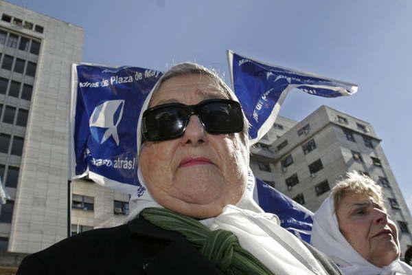 Hebe de Bonafini acusoacute a Estela Carlotto de traicioacuten y de firmar  un convenio con Vidal