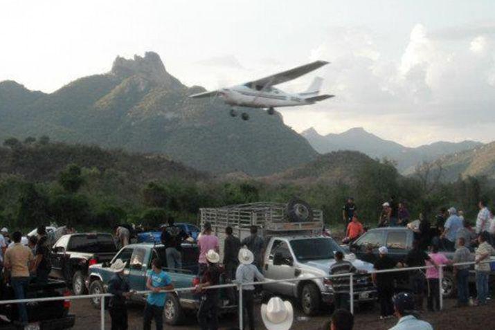 Dos chicas murieron decapitadas por un avioacuten por tomarse una selfie