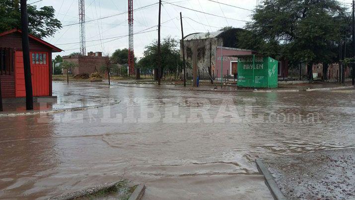 Por la lluvia se suspendieron las clases en Villa Atamisqui