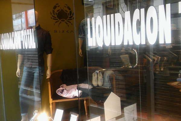 La mayoriacutea de comercios apelan a liquidaciones para atraer a los clientes