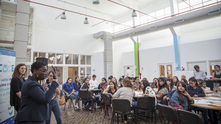 Mujeres participaron de una Hackaton organizada por el Ministerio de Educación