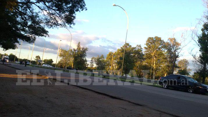 Violento choque en la autopista deja a un ciclista herido